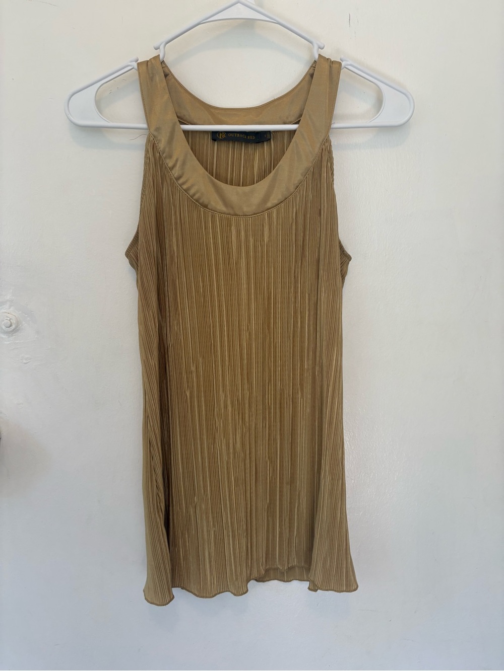 Outback Red Tan Pleated Sleeveless Blouse